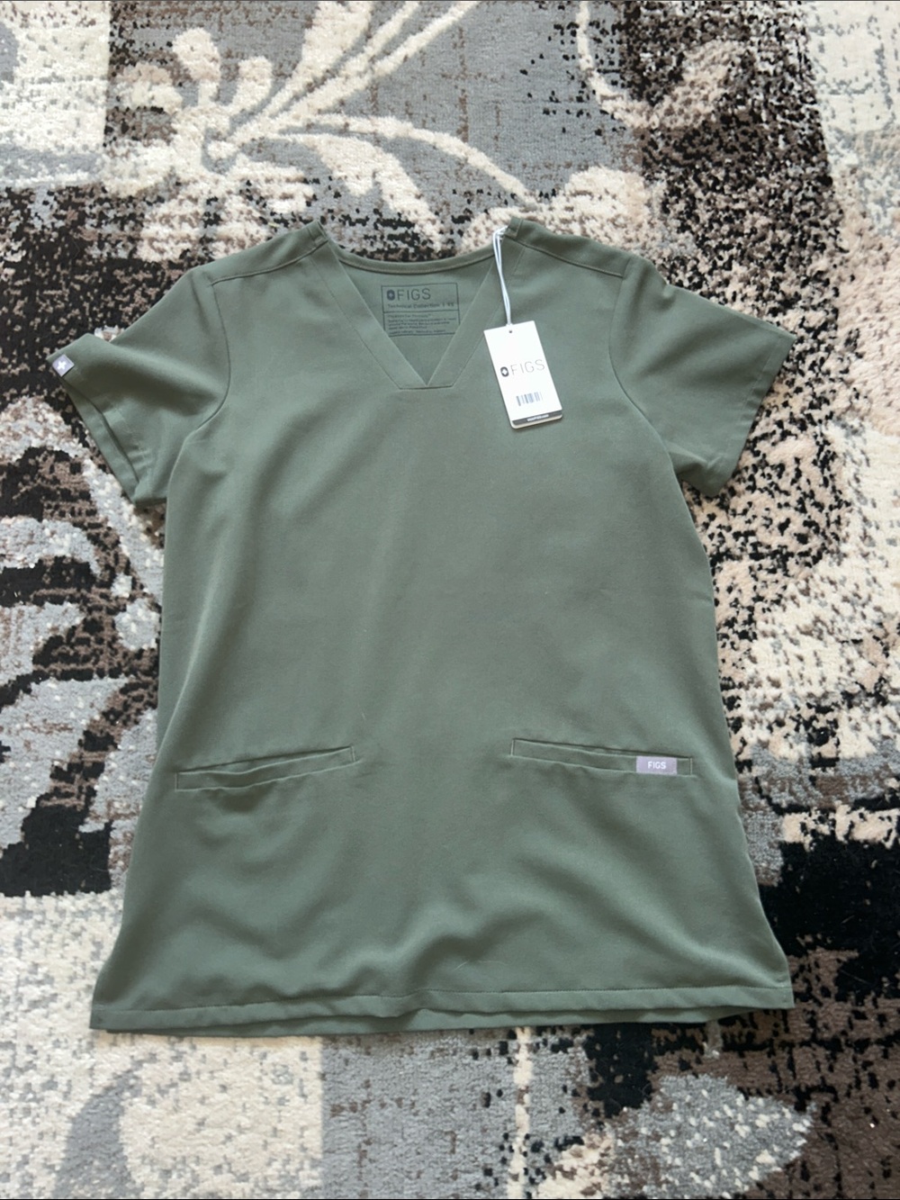 Figs Casma 3-pocket scrub top in Moss Green. BNWT.